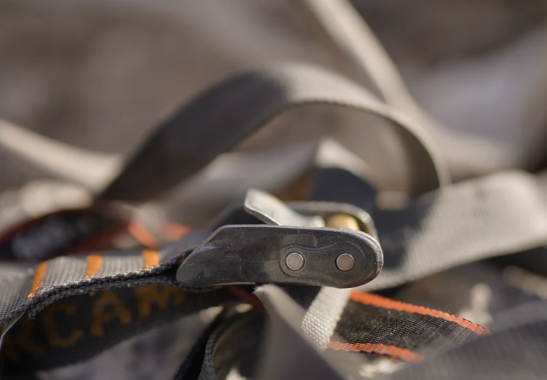 Cam Buckle vs Ratchet Strap: Which One Is Actually Faster?